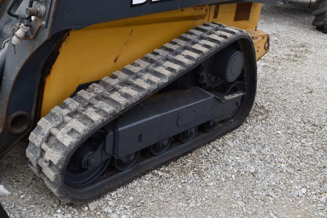 John Deere 323E Skidsteer