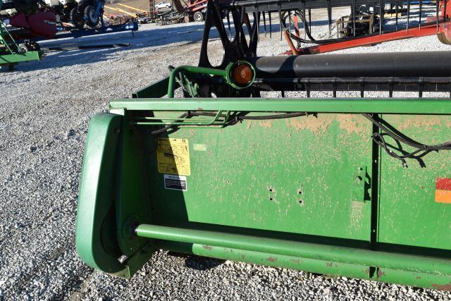 John Deere 925F Grain Table