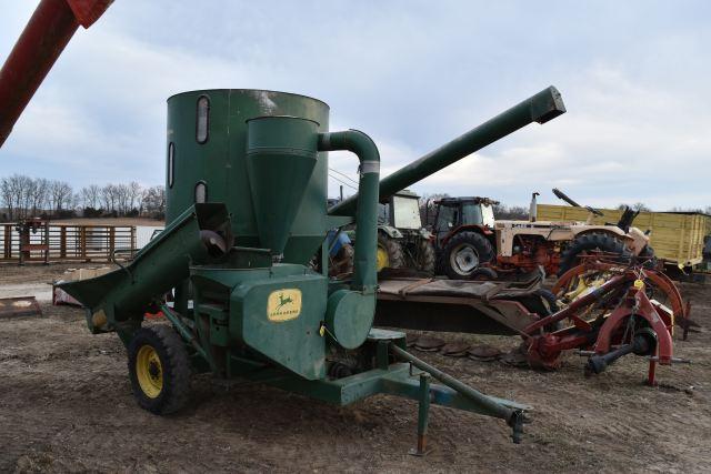 John Deere 400 Grinder Mixer