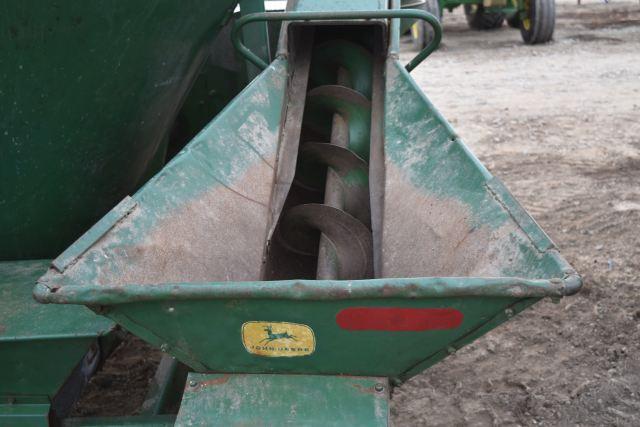 John Deere 400 Grinder Mixer