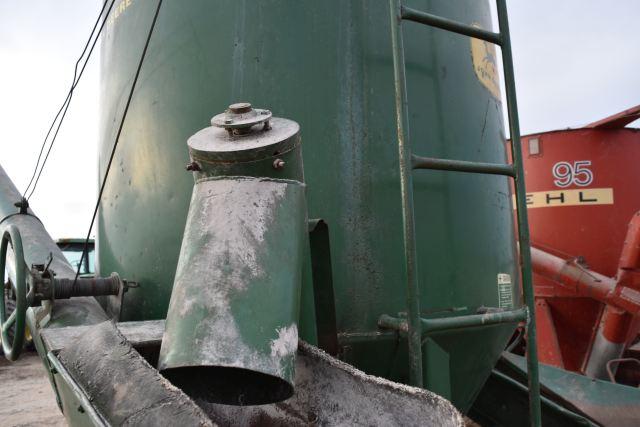 John Deere 400 Grinder Mixer