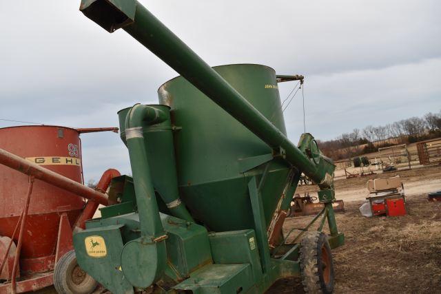 John Deere 400 Grinder Mixer