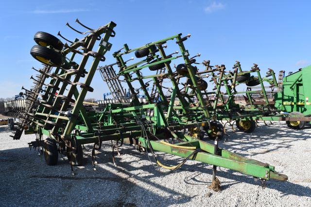 John Deere 980 S-Tine Field Cultivator