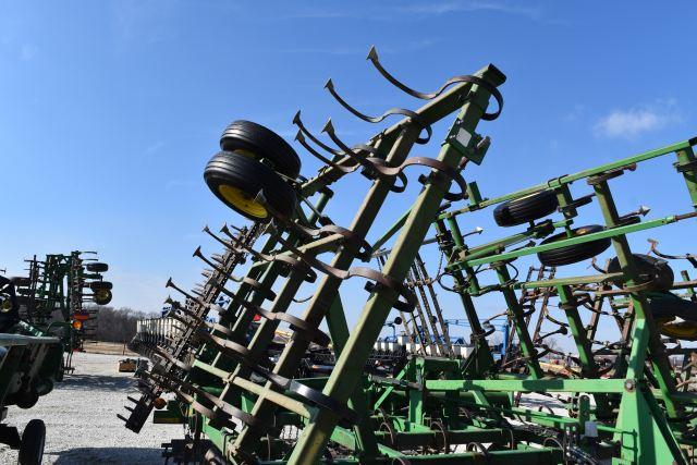 John Deere 980 S-Tine Field Cultivator