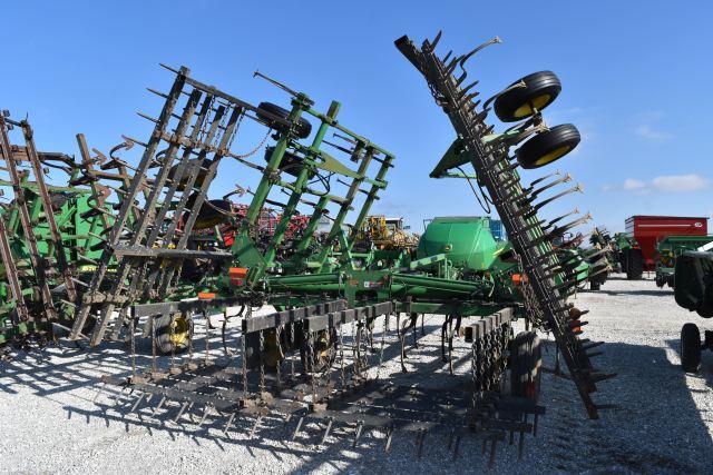 John Deere 980 S-Tine Field Cultivator