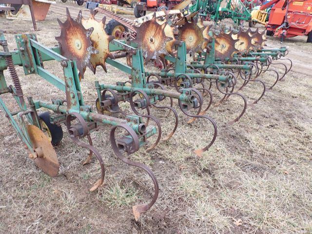 John Deere RM Cultivator