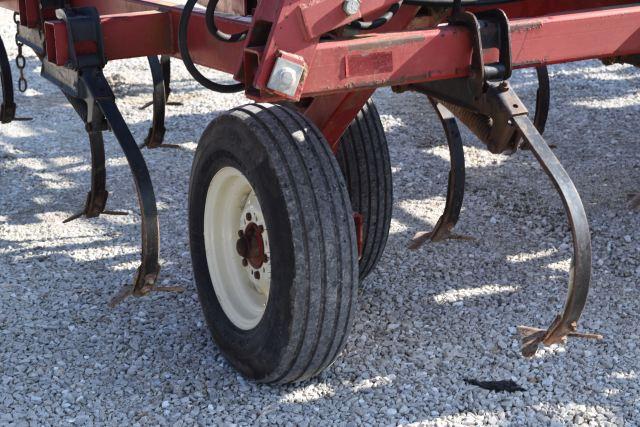 Case IH 4800 Vibrashank Field Cultivator