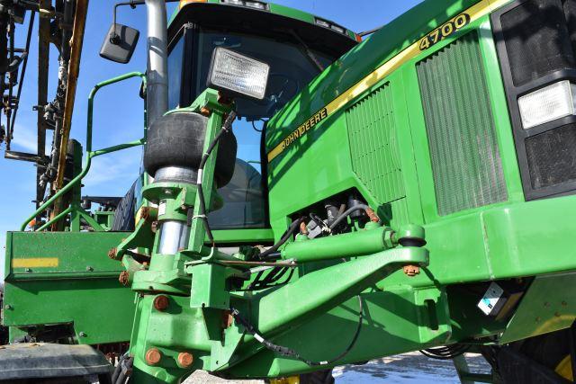 John Deere 4700 Sprayer