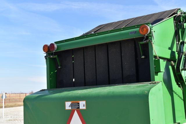 John Deere 535 Baler