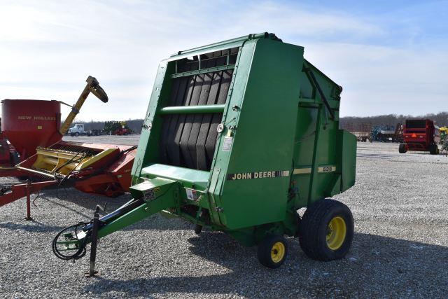 John Deere 535 Baler