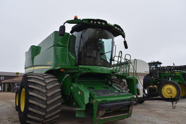 John Deere S680 Combine, 2017