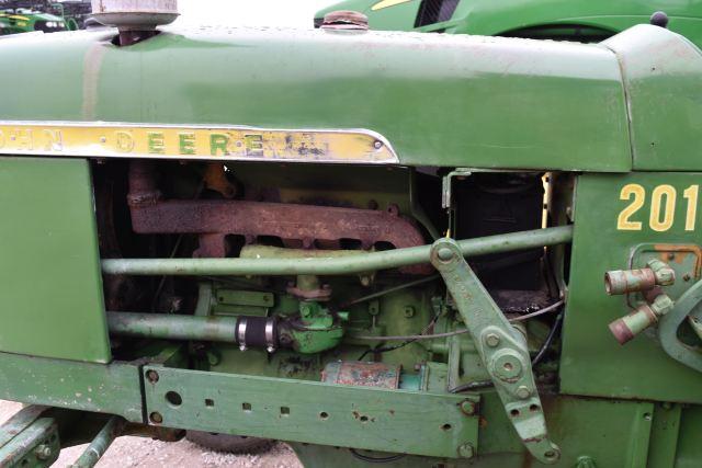 John Deere 2010 Tractor