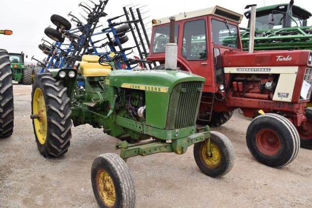 John Deere 2010 Tractor