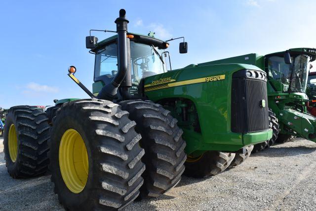 John Deere 9620 Tractor, 2006