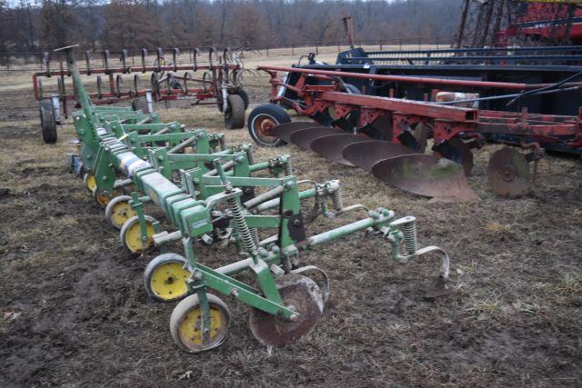 John Deere 6 Row RM C-Shank Cultivator