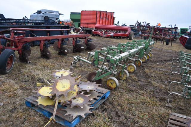 John Deere 6 Row RM C-Shank Cultivator