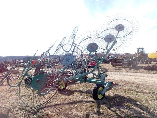 John Deere 702 Hay Rake