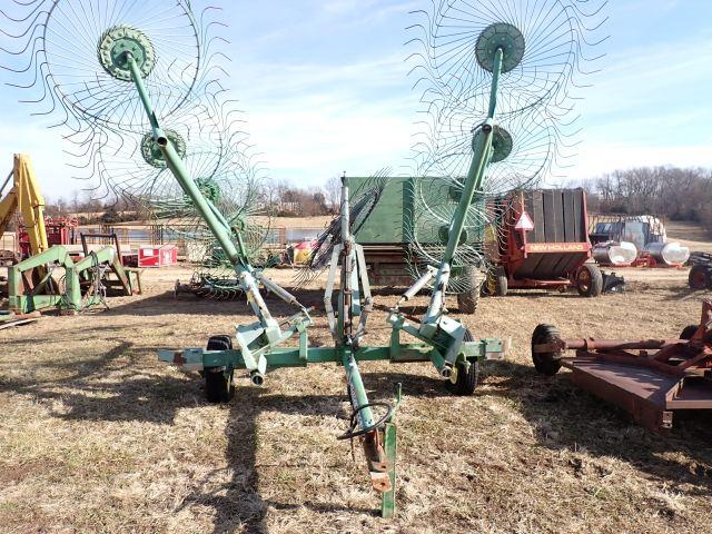 John Deere 702 Hay Rake