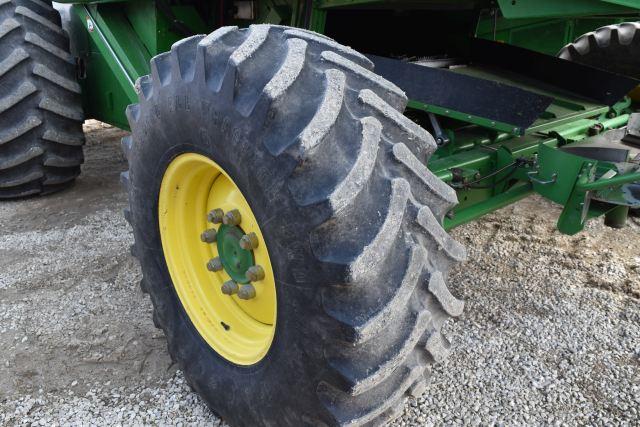 John Deere 9550 Combine, 2002