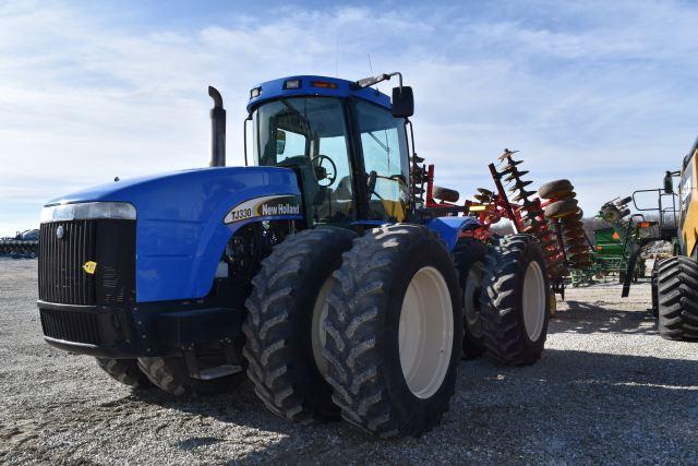 New Holland TJ330 Tractor, 2005