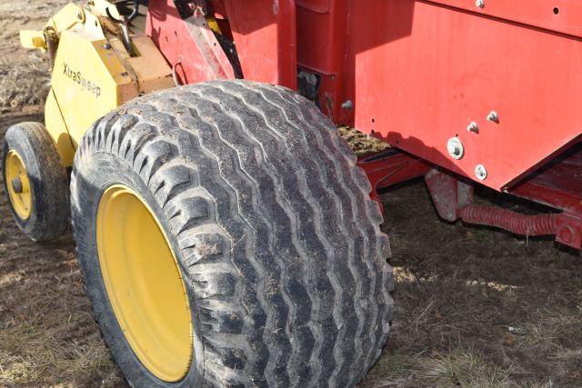 New Holland BR780 Baler