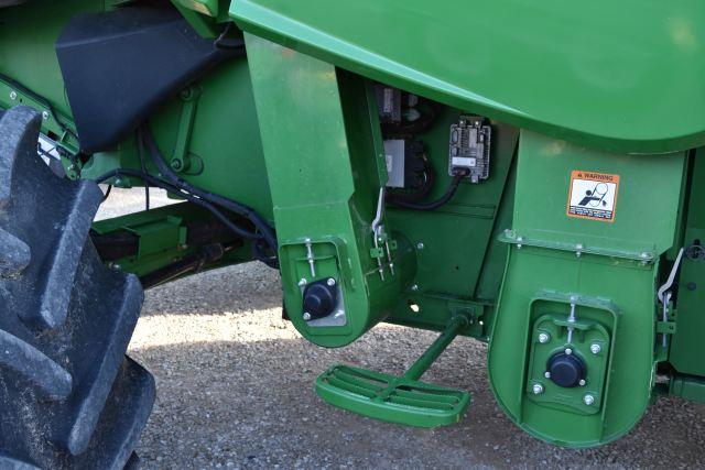 John Deere S680 Combine, 2017