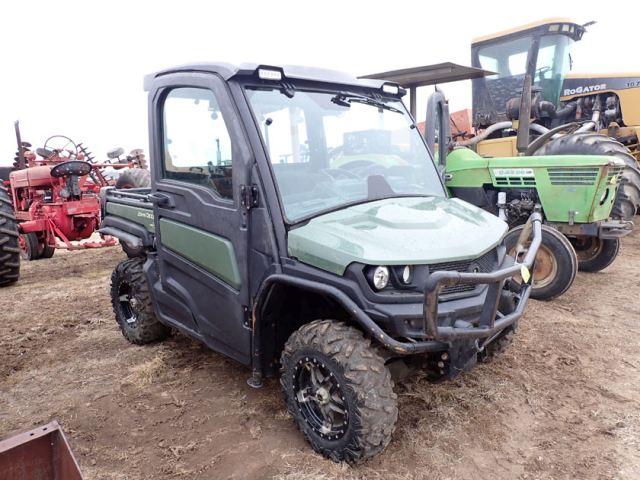 John Deere Gator