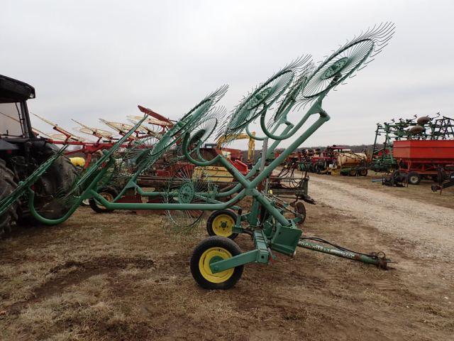 John Deere 10 Wheel Rake