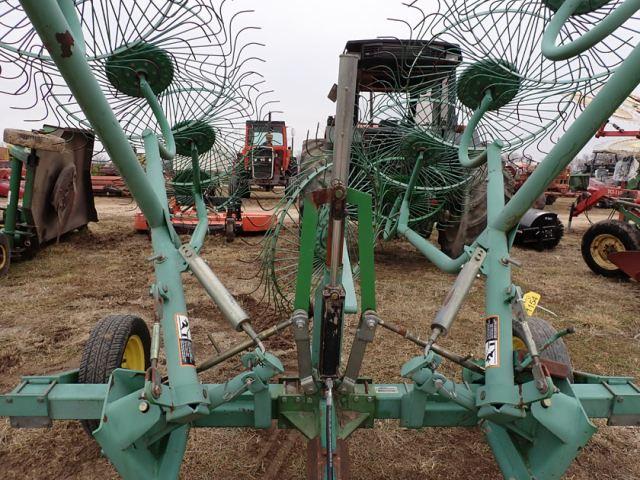 John Deere 10 Wheel Rake