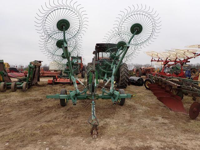 John Deere 10 Wheel Rake