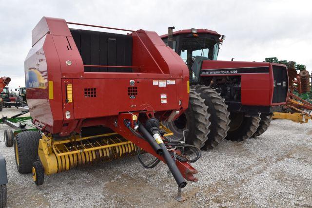 New Holland BR7090 Baler