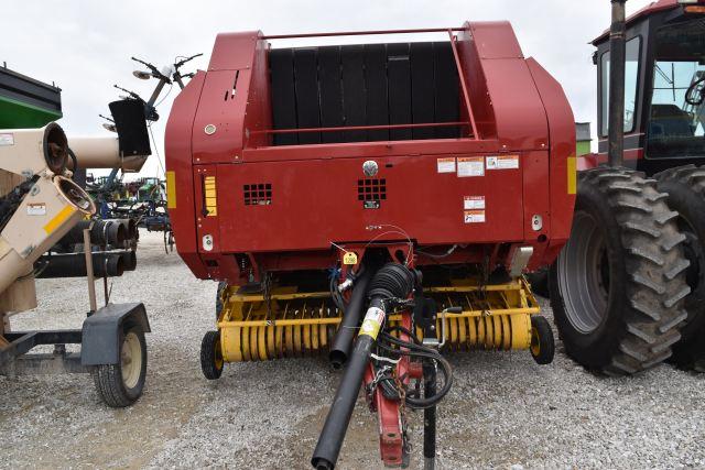 New Holland BR7090 Baler