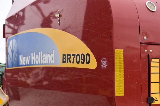 New Holland BR7090 Baler