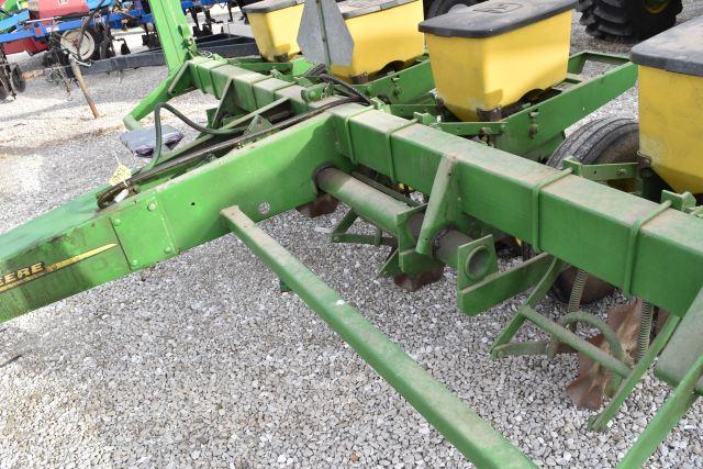 John Deere 7000 Planter