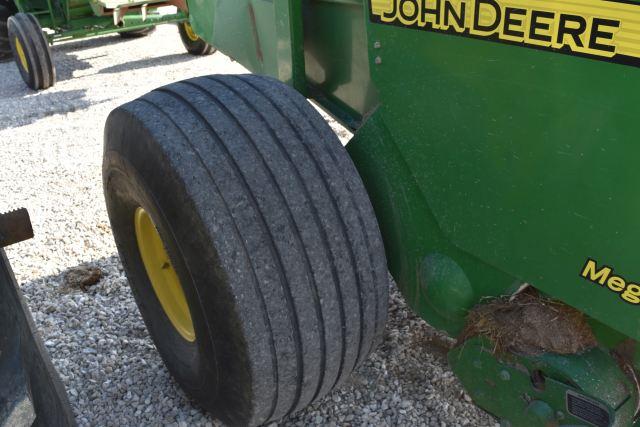 John Deere 568 Round Baler