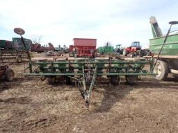 John Deere 694A Planter