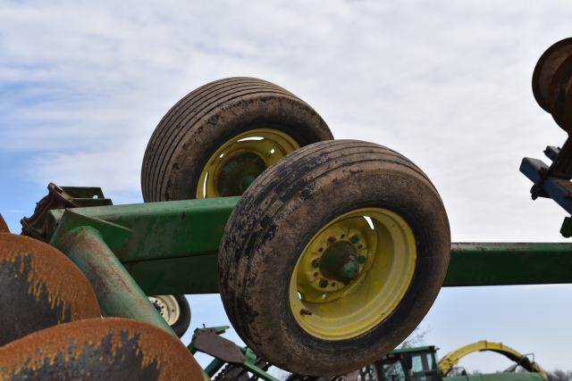 John Deere 235 Disc