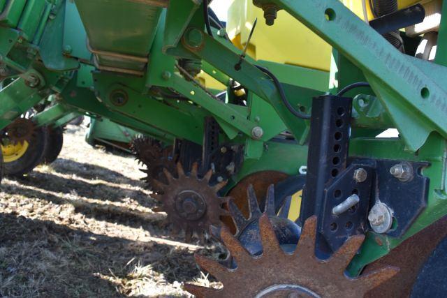 John Deere 7200 Planter, 1996