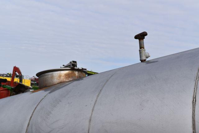 1000 Gallon Stainless Steel Tank on Trailer