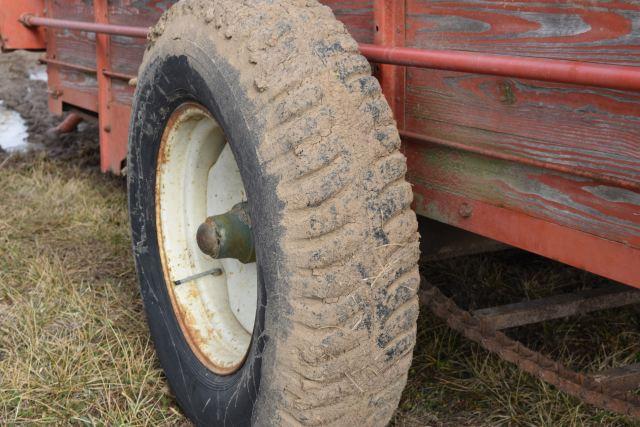 New Idea 216 Manure Spreader