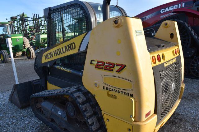 New Holland C227 Skidsteer