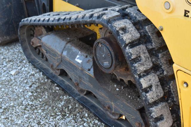 New Holland C227 Skidsteer