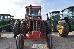 International 1466 Tractor