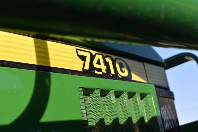 John Deere 7410 Loader Tractor