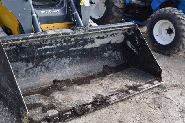 John Deere 325G Skidsteer