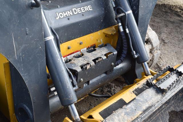 John Deere 325G Skidsteer