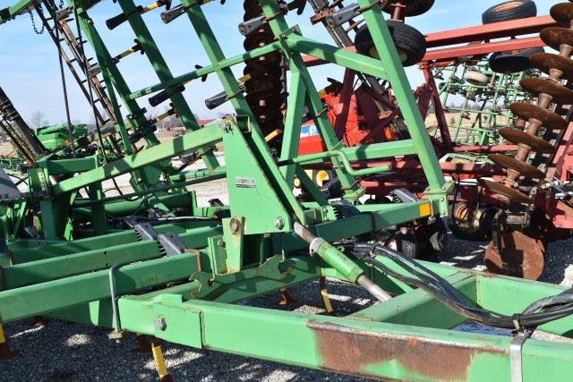 John Deere 980 Field Cultivator