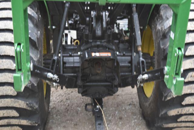 John Deere 3032E Tractor, 2022