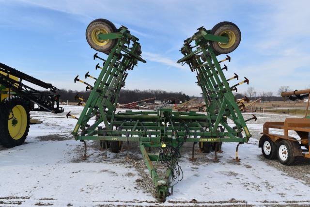 John Deere 980 Field Cultivator