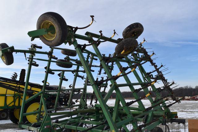 John Deere 980 Field Cultivator